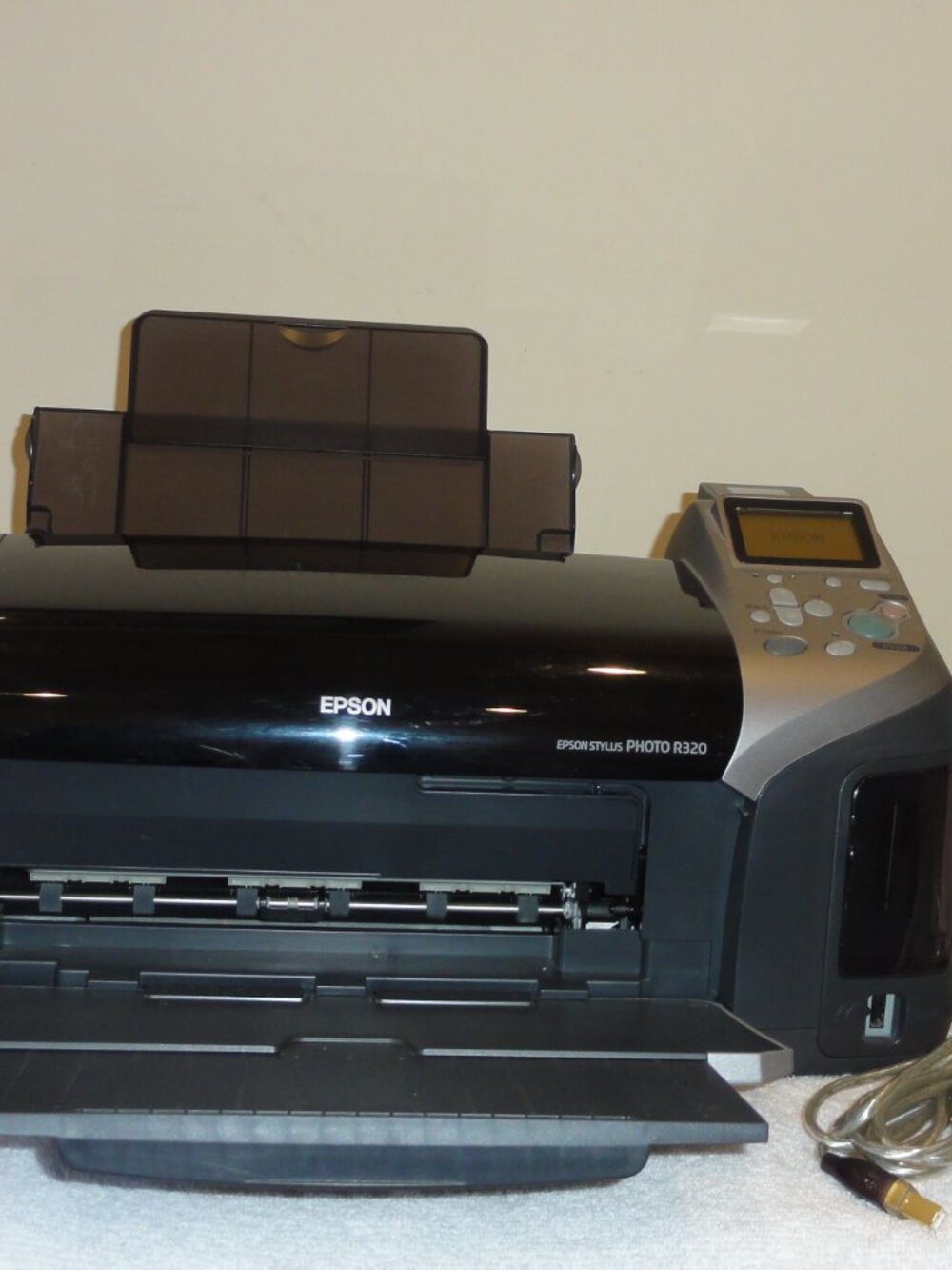 Epson Stylus Photo R320 Inkjet Color Printer Tested w/Photo Paper - Picture 2 of 10